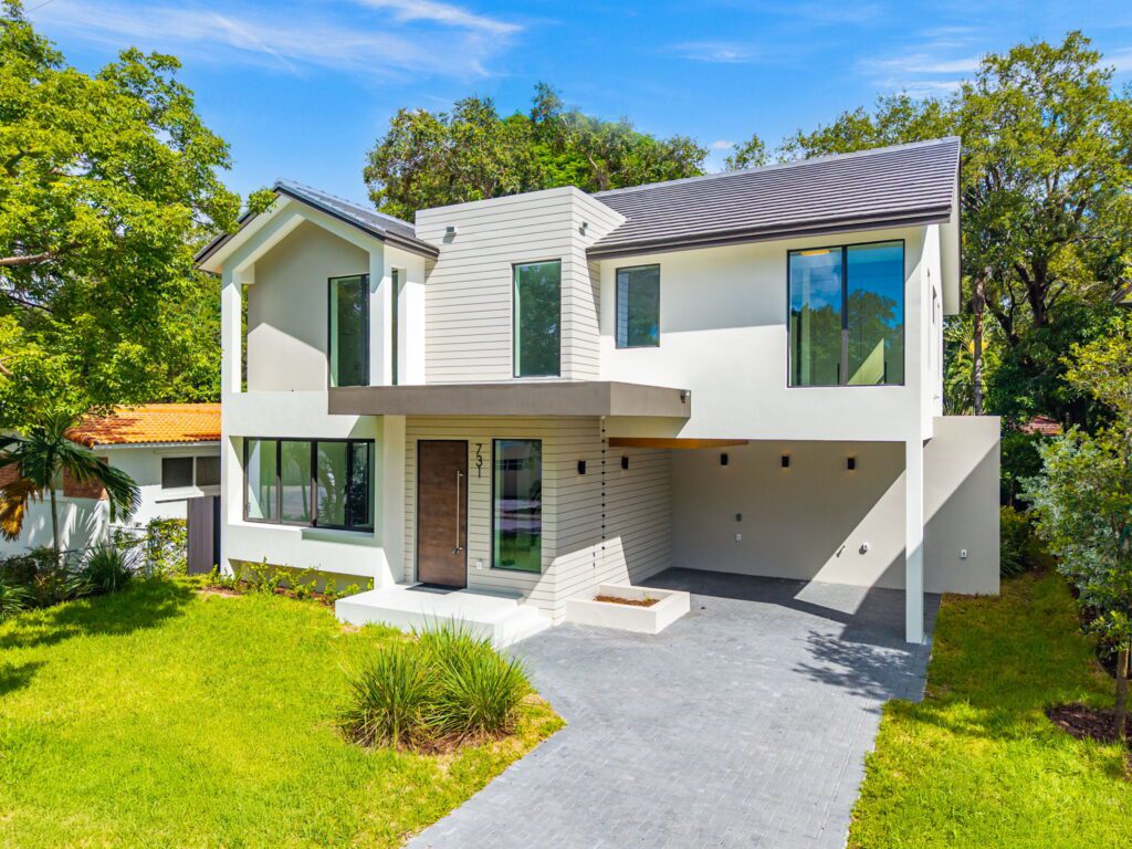 731 NE Miami